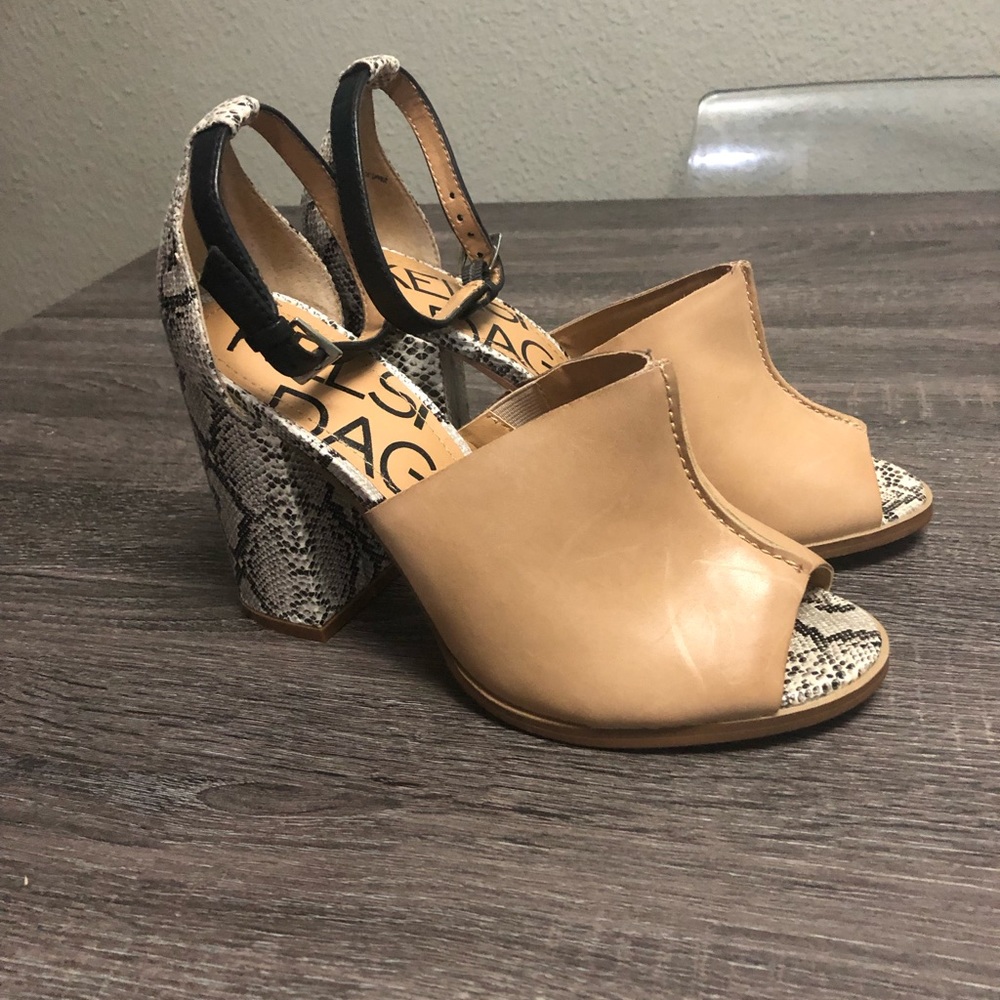 Kelsi Dagger block heel sandals